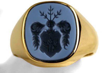 Złoty sygnet męski z ręcznie grawerowanym herbem rodowym