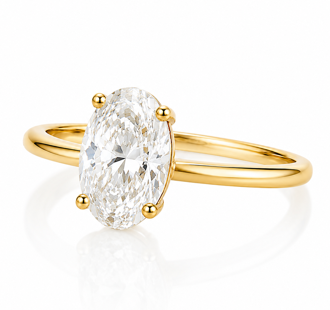 Pierścionek Velmont to klasyczny model o wyjątkowo czystej i eleganckiej formie. Centralny owalny diament osadzony w czterech łapkach stanowi główny element kompozycji, a smukła szyna nadaje całości lekkości i doskonale eksponuje blask kamienia.